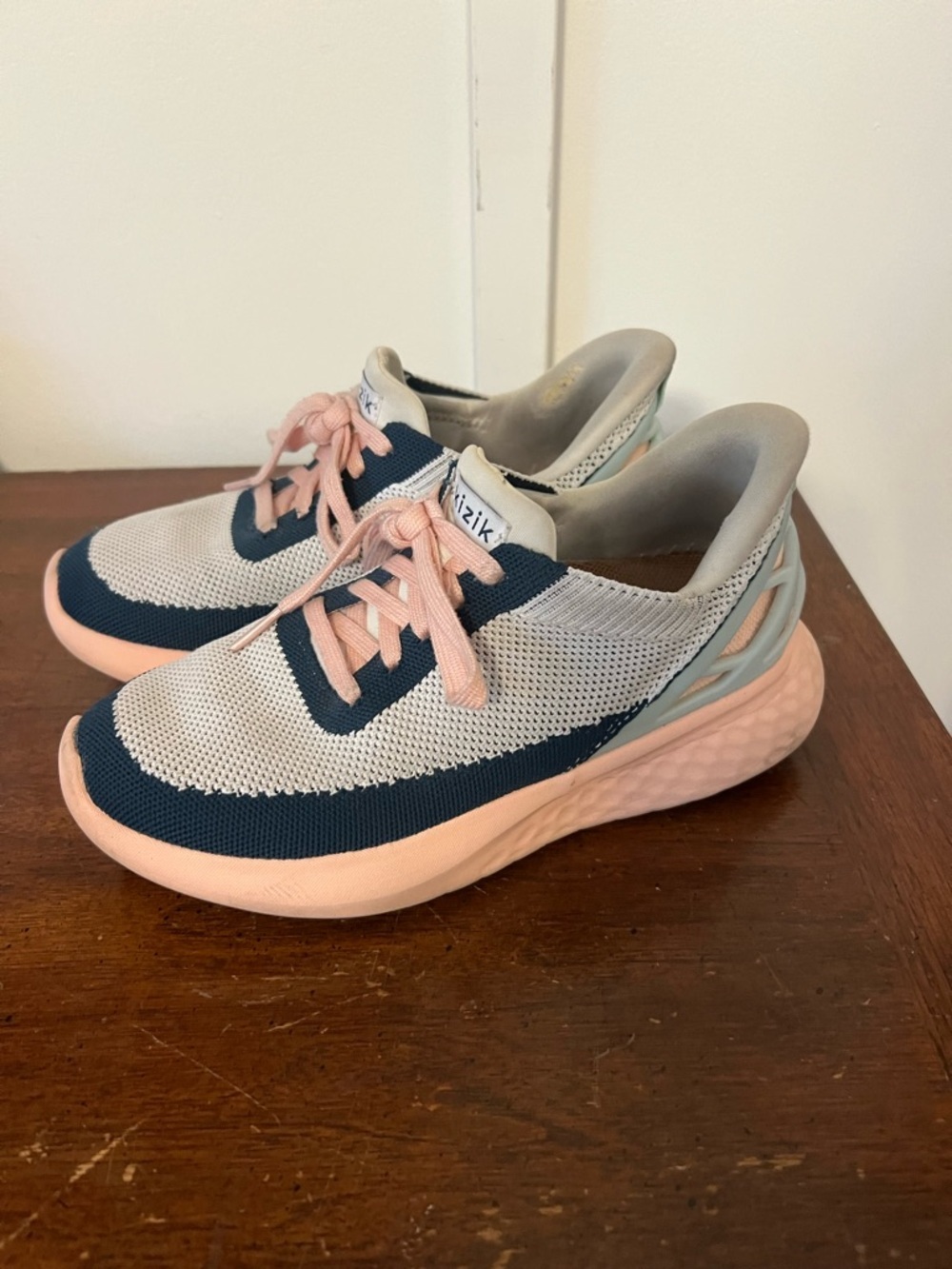 Kizik Hands-Free The Easiest Shoes You will Ever Put On Women's 6 wide - Picture 2 of 11